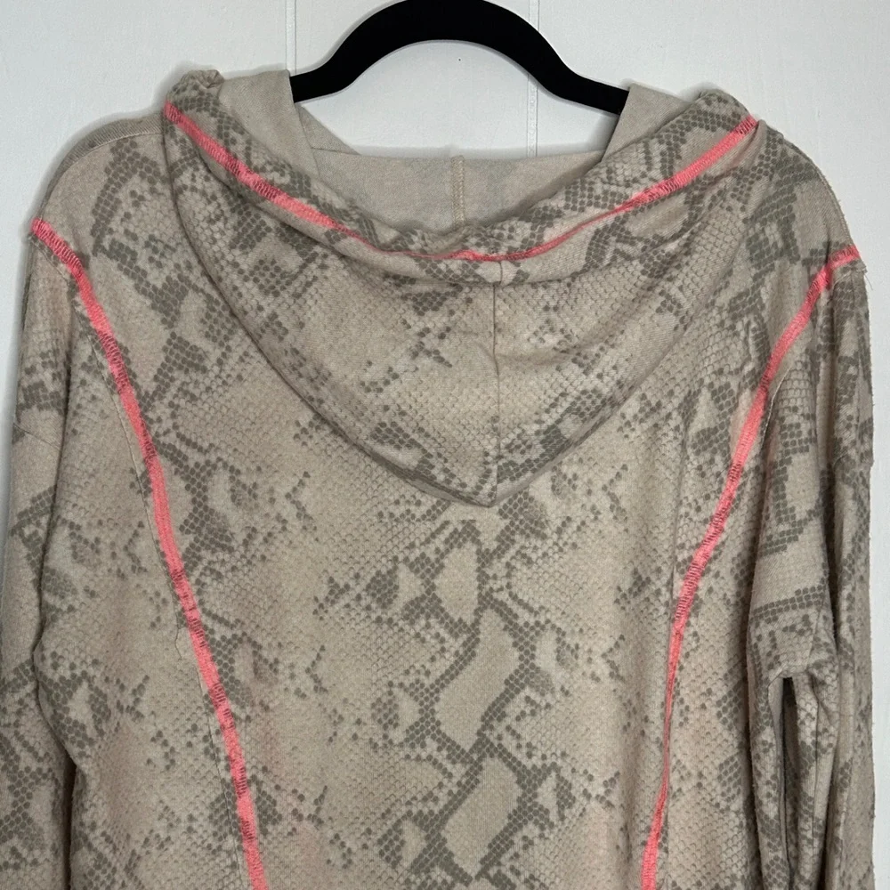 Vintage Havana Snake Print Hoodie - Gray and Pink